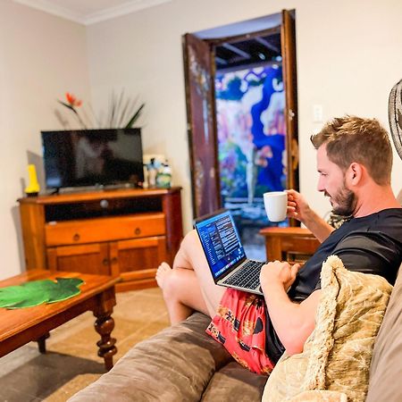 Whitsundays Bnb Retreat Airlie Beach Ngoại thất bức ảnh